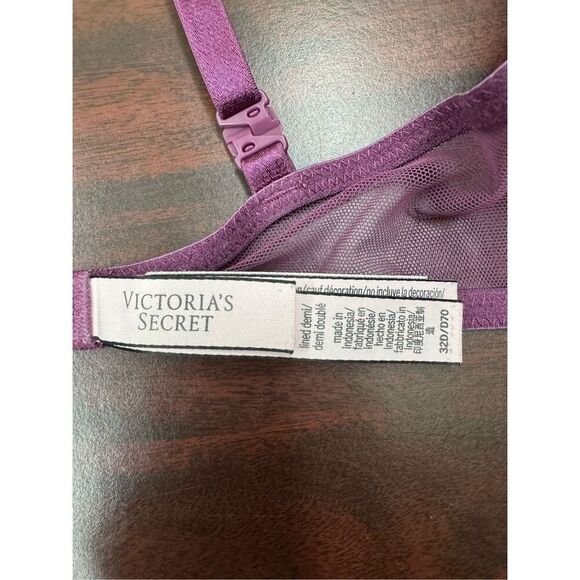Victoria’s Secret Lined Demi Berry Color with Gold Bra Size 32D - Picture 5 of 7
